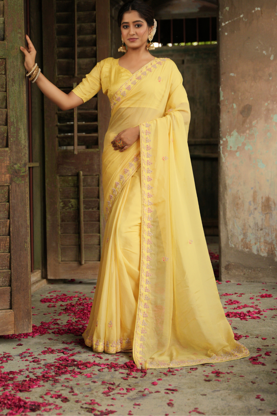 Sunlit Grace: Lemon Yellow Organza Saree with Alluring Buti & Nine Yard Embellishments