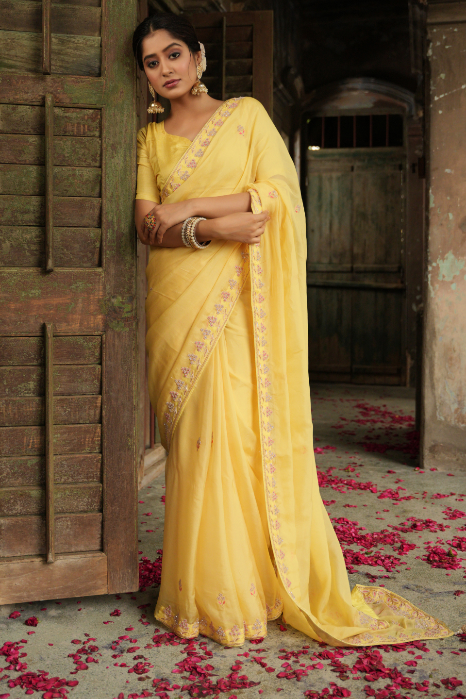 Sunlit Grace: Lemon Yellow Organza Saree with Alluring Buti & Nine Yard Embellishments