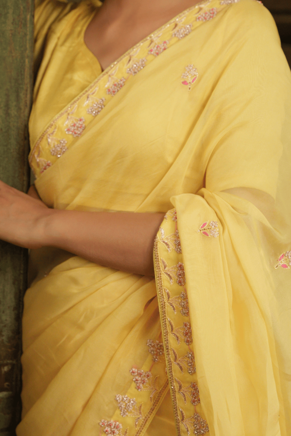 Sunlit Grace: Lemon Yellow Organza Saree with Alluring Buti & Nine Yard Embellishments